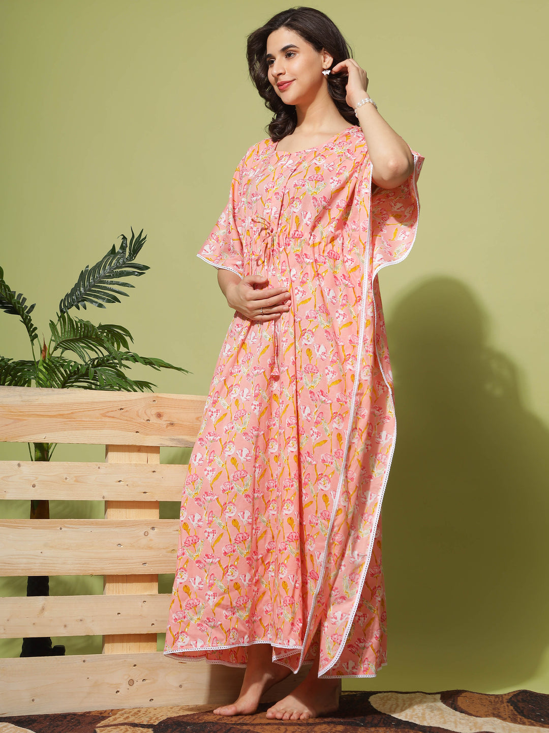 Chic and Functional: Nursing-Friendly Maternity Kaftan in Peach
