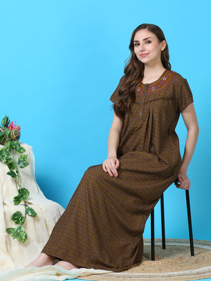 "Ideal for Leisure: Ladies Gown in Polyester Viscose by 9shines Label