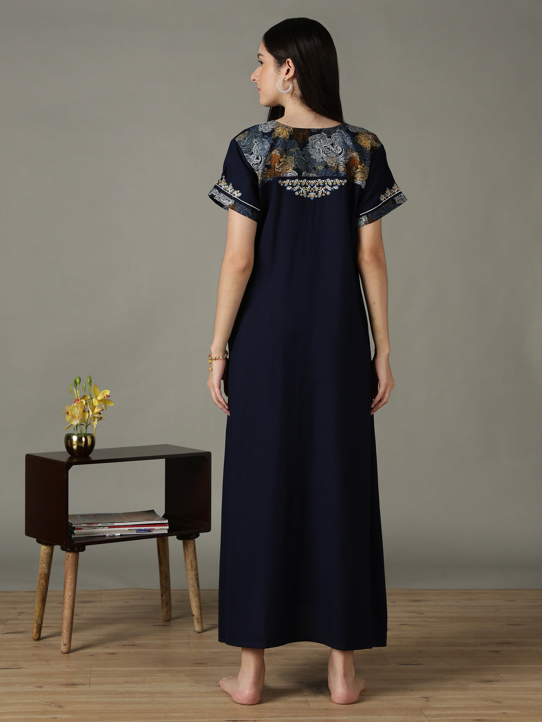 Elegant alpine night wear for women with dual pockets