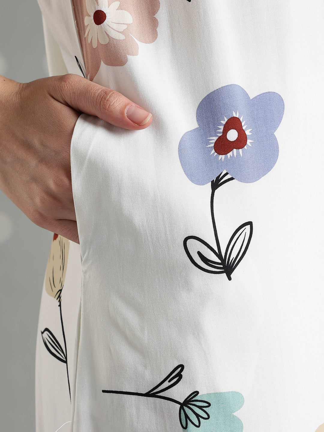 Vanilla floral comfortable sleeveless nighty for women